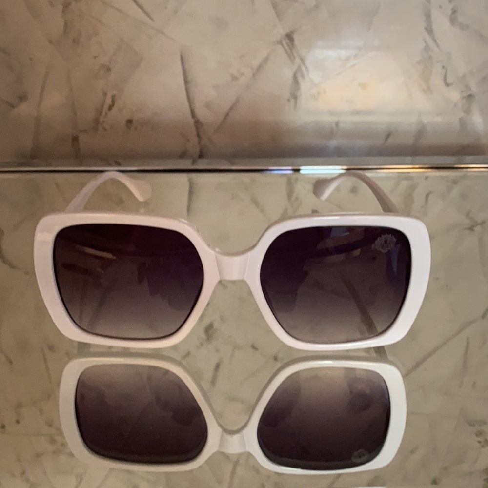*Sunglass BUNDLE* - Picture 5 of 11
